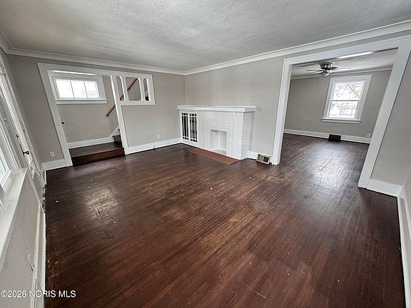 5th image of 3945 Hazelhurst Ave