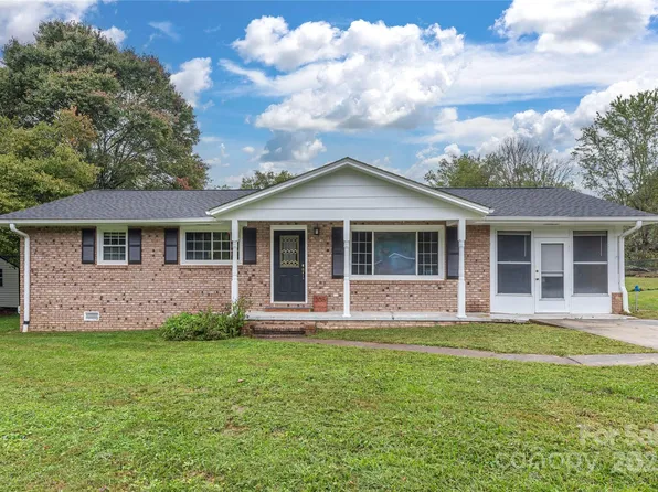 205 Jeff St, Hendersonville, NC 28739