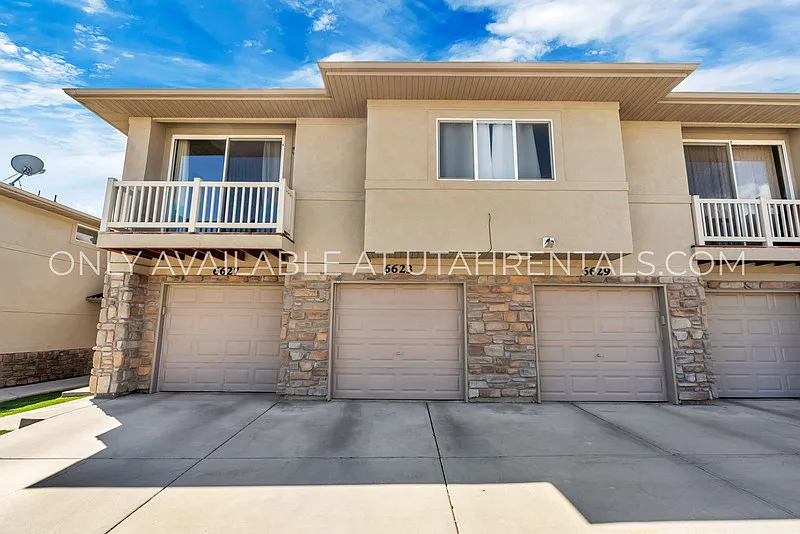3 bed, 2.5 bath, 1800 sqft, $2,349 — Photo 4
