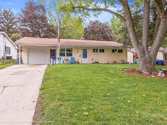 2nd image of 122 Joanne Ln