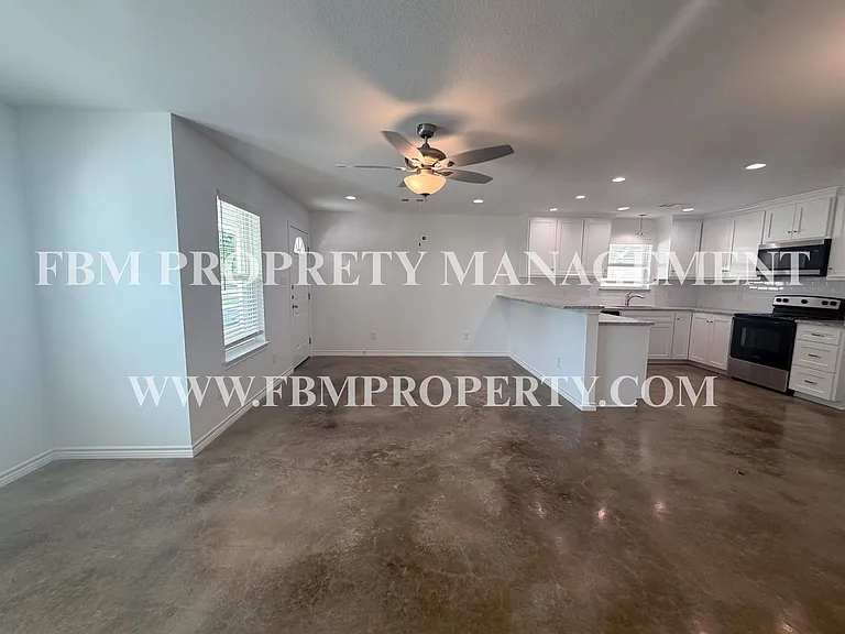 114 E Camden St - Brand New 2 Bedroom, 2 Bathroom Duplex Located in Rice, TX! — Photo 5
