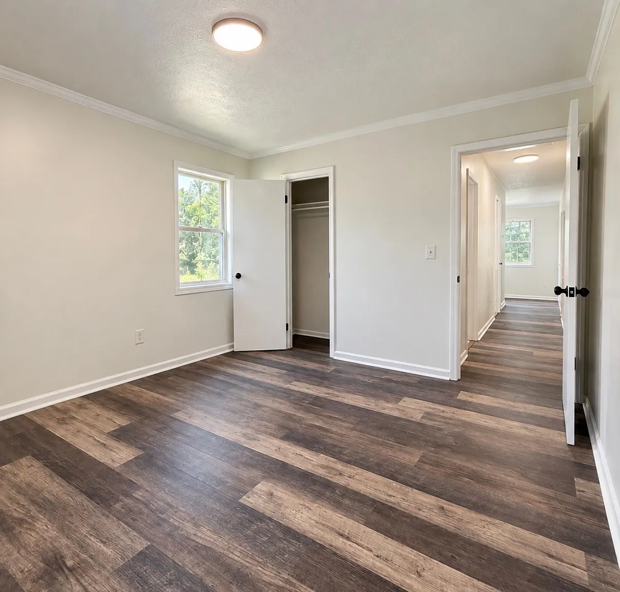3 bed, 2.0 bath, 960 sqft, $1,900 — Photo 2