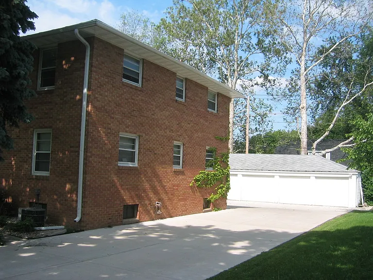 401 Berwyn Dr — Photo 14