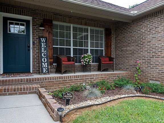 2nd image of 604 Brookhollow Trl
