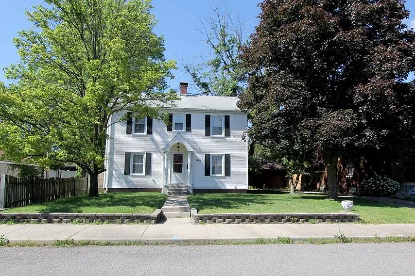 609 W Maywood Ave photo 1