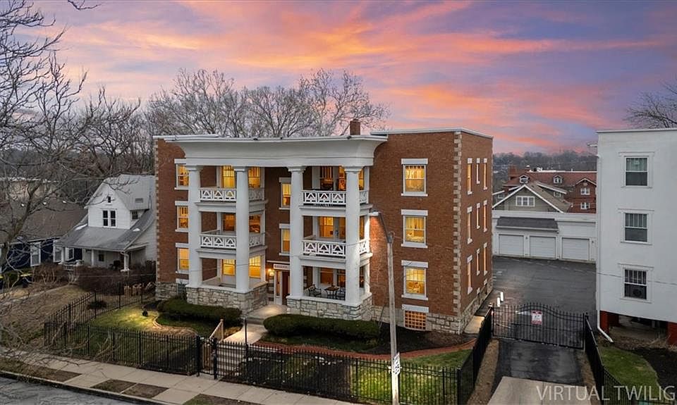 1st image of 4227 Oak St APT 3N