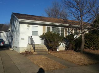 1015 4th Ave W, Dickinson, ND 58601