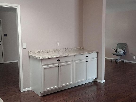 4th image of 3505 Diamond Dr