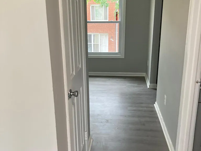 1607 Addison Rd S — Photo 5