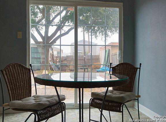 5th image of 764 Garden Meadow Dr