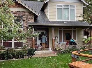 200 Leeanna Way, Shady Cove, OR 97539