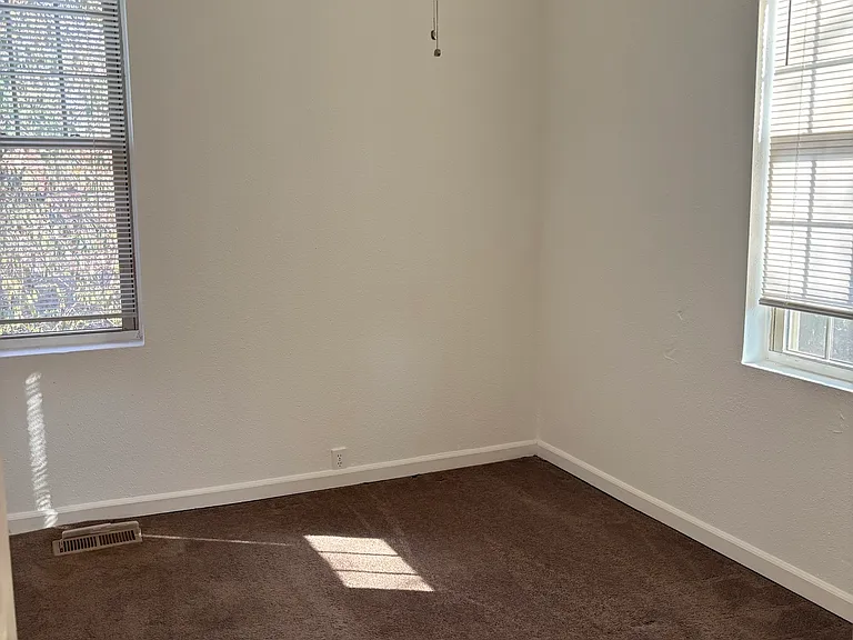 323 Kretschmer Ave — Photo 5
