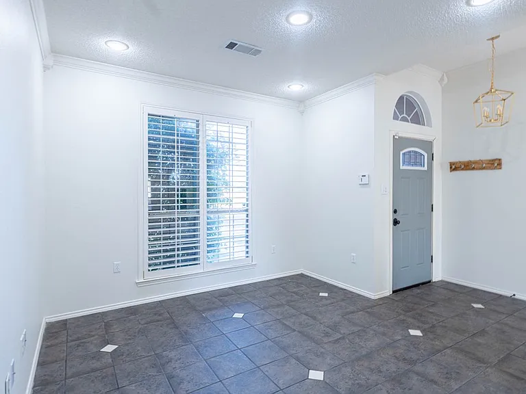 4801 Whitman Dr — Photo 4
