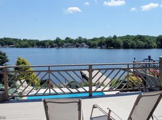 89 N Lakeside Ave, Lake Hopatcong, NJ 07849