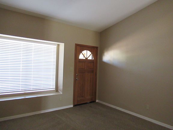 3rd image of 5751 E Ellis St