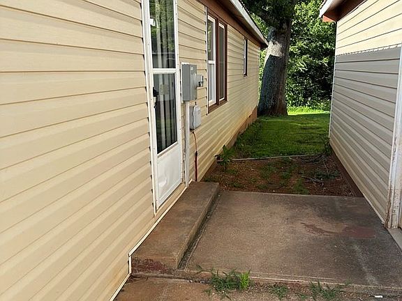 5th image of 70 Southland Dr