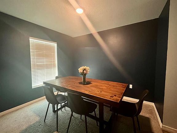 4th image of 611 NE Helicon Ln