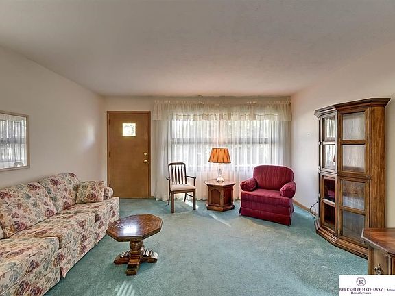 3rd image of 7537 Erskine St