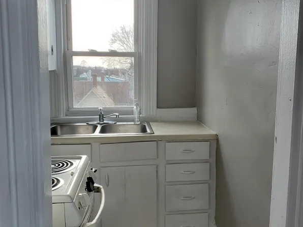405 Manchester St #5, Manchester, NH 03103