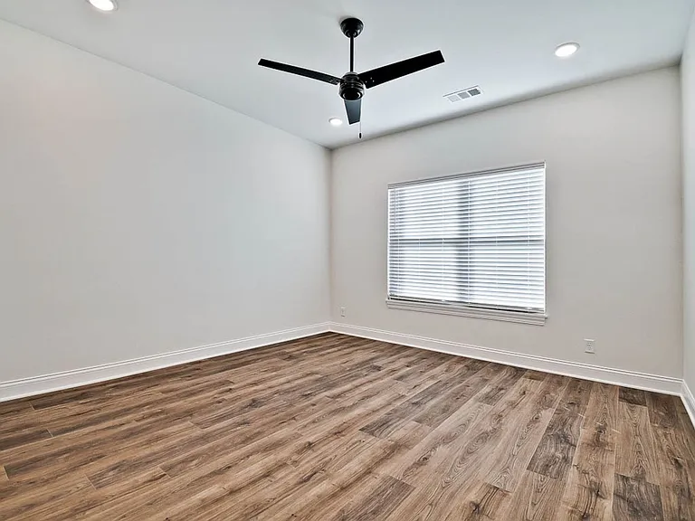 336 Turnberry Ct — Photo 8