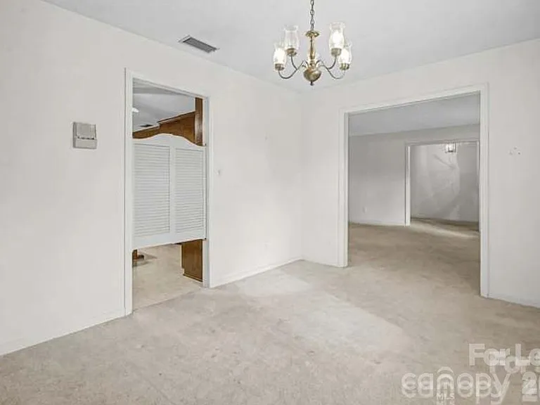 8122 Knollwood Cir — Photo 15