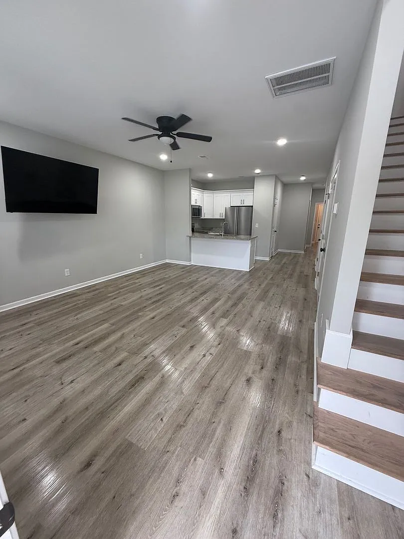 Pre-Leasing For The 20272028 School Year! $2,700/Month 3 Bedrooms | 3.5 Bathrooms — Photo 3