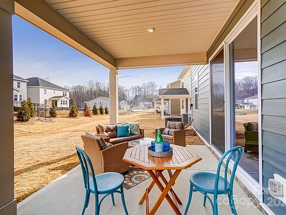 5th image of 2808 Westmont Dr