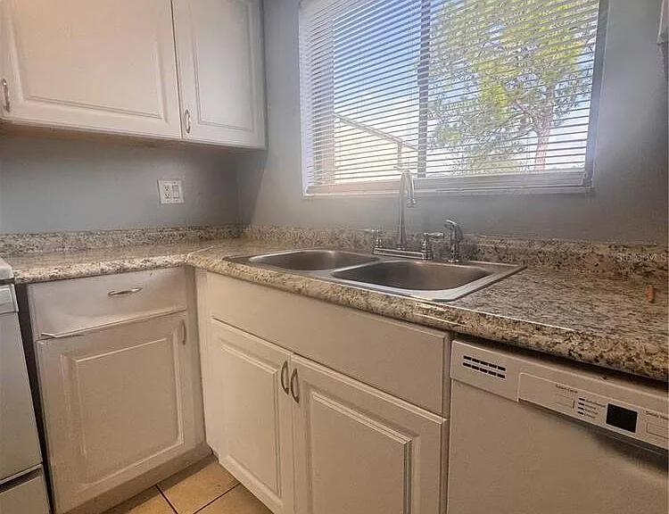 205 Eden Ln #E — Photo 7