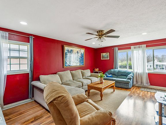 5th image of 3144 Wade St