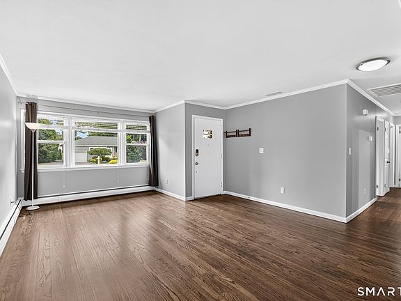 4th image of 48 East Maxwell Drive