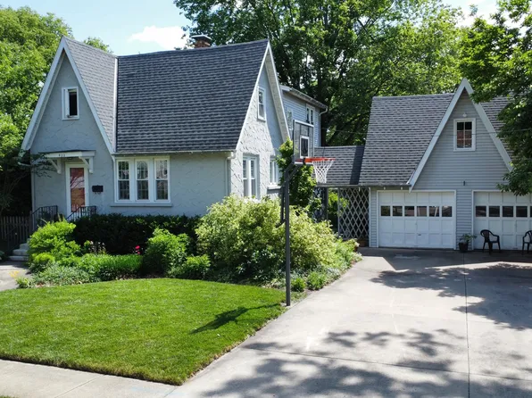 422 S 6th St, Watseka, IL 60970