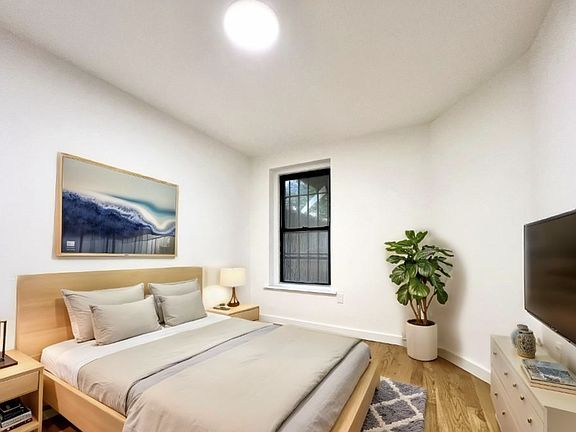 5th image of 827 Putnam Ave #1A