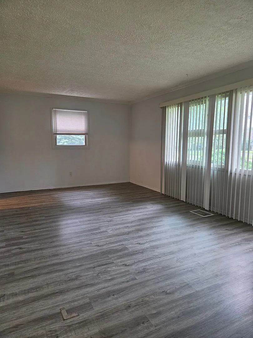 3 Bedroom Ranch in Eastmoor — Photo 3