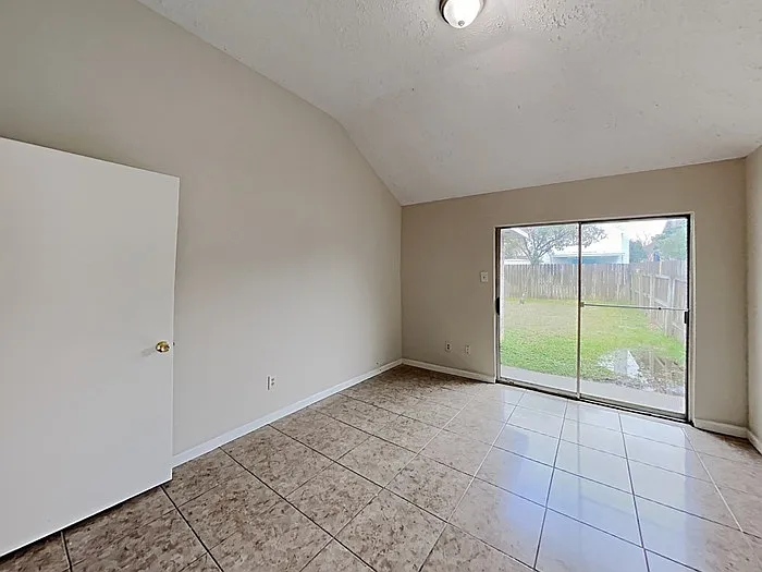 907 Briarcreek Dr — Photo 9