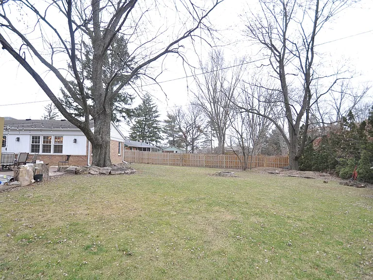 101 York Dr — Photo 37