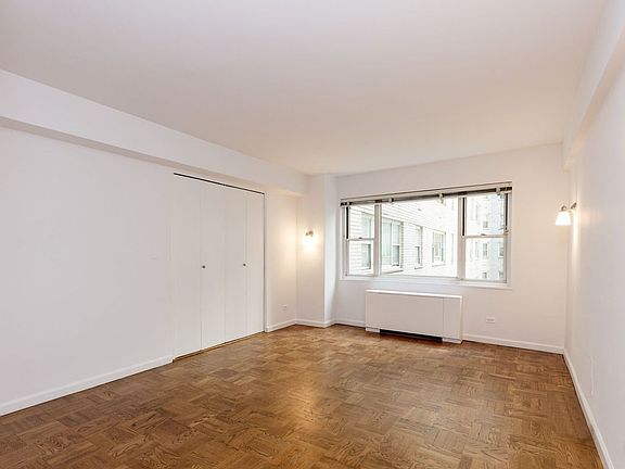 4th image of 1381 Avenue Of The Amer #4C