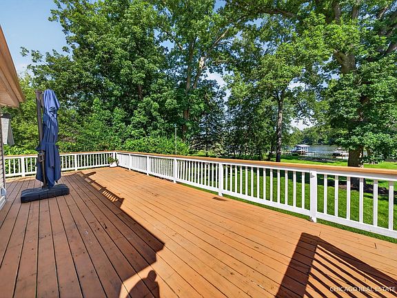 3rd image of 220 Hickory Nut Grove Ln