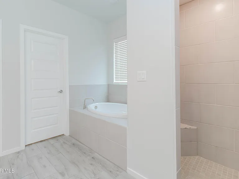 12832 Haxby St — Photo 31