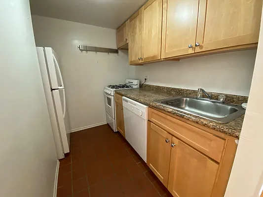 Rented by City Connections Realty | media 12