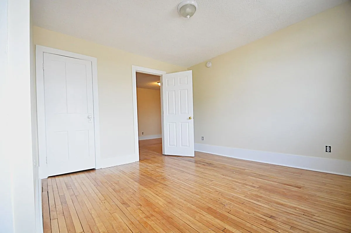 2 bed, 1.0 bath, 1000 sqft, $1,595 — Photo 2