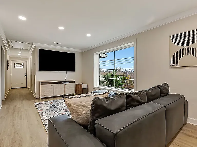 312 Rebecca St — Photo 3
