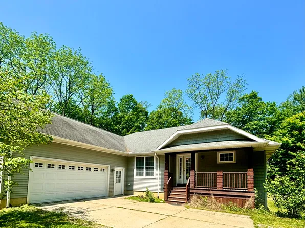 1826 Battle Creek Rd, Charlotte, MI 48813