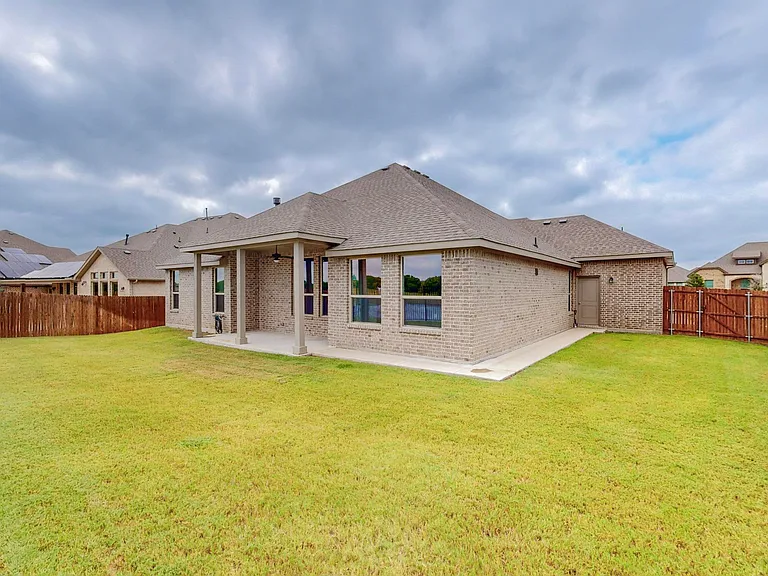 Enjoy a beautifully manicured lawn at the expense of the landlord. They will cover service every 2 weeks.