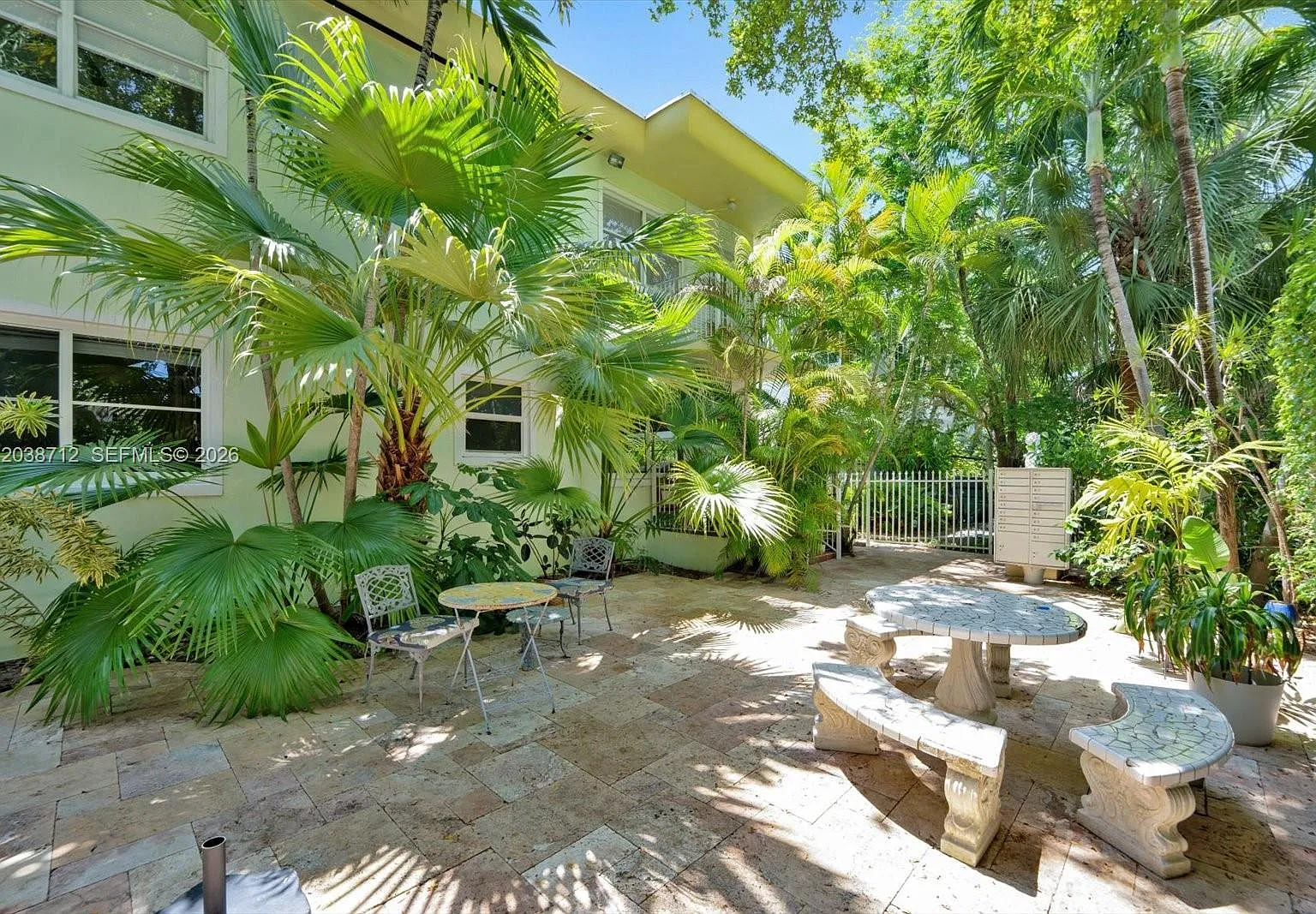 The Pineapple Condo — Photo 3