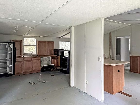 5th image of 4541 NW 24th Ave