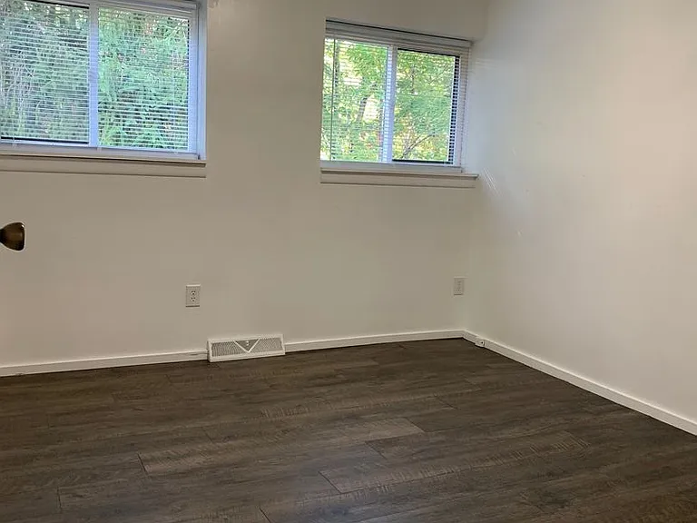 303 Vincennes Ave — Photo 3