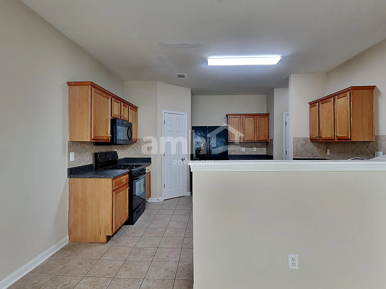 4 bed, 2.5 bath, 2300 sqft, $2,420 — Photo 4