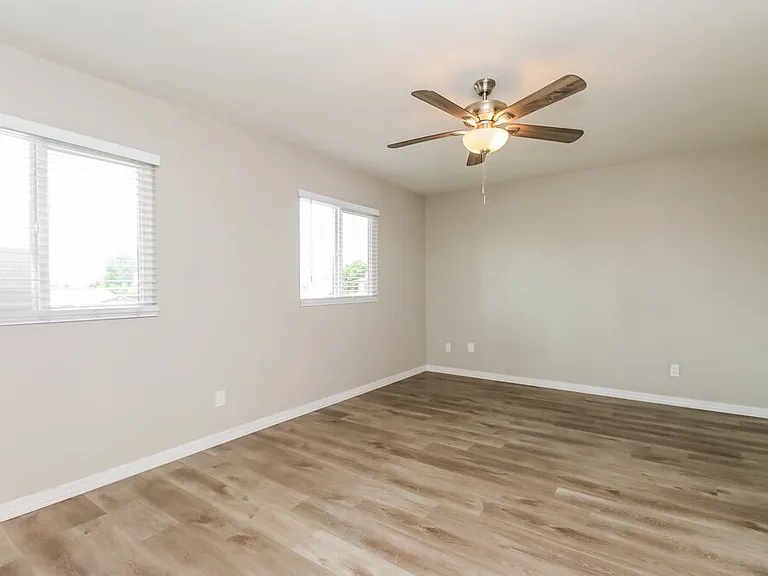 2633 W Monte Ave — Photo 9