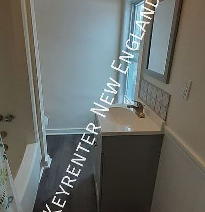 3rd image of 99 Elm St #5