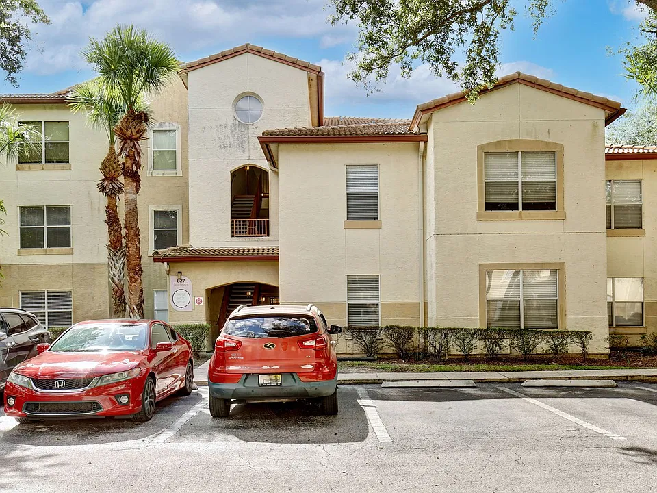827 Camargo Way #207